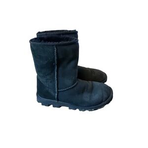 UGG Australia Classic Short Womens Size 6 Black Sheepskin Winter Boots